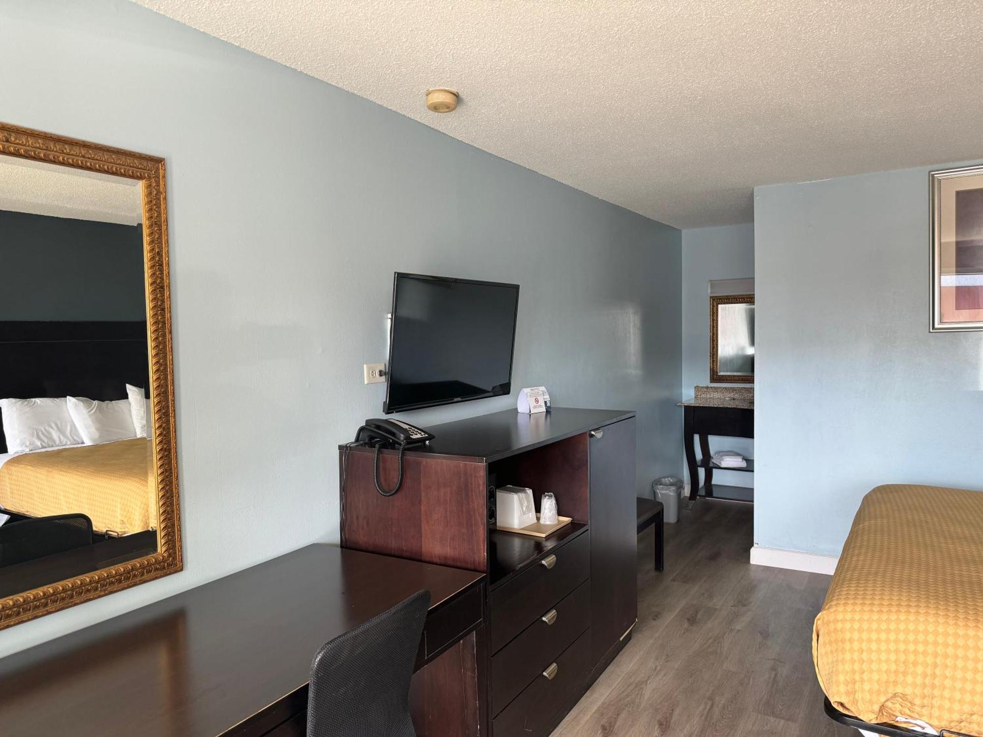 Red Carpet Inn & Suites - Danville Buitenkant foto