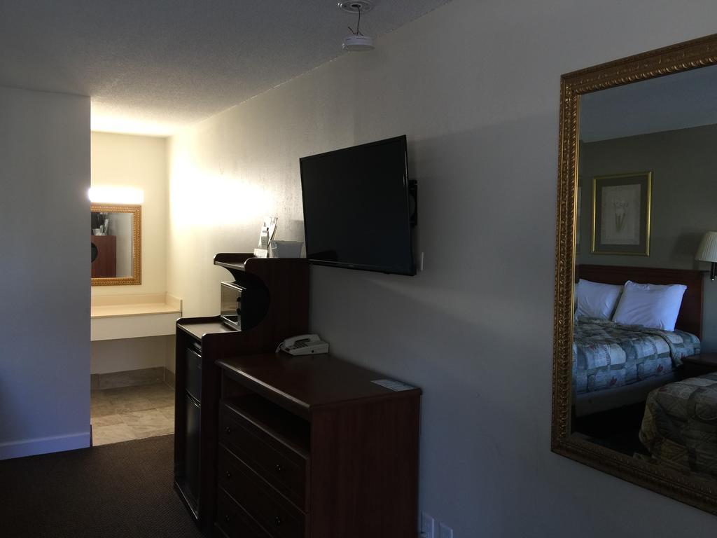 Red Carpet Inn & Suites - Danville Buitenkant foto