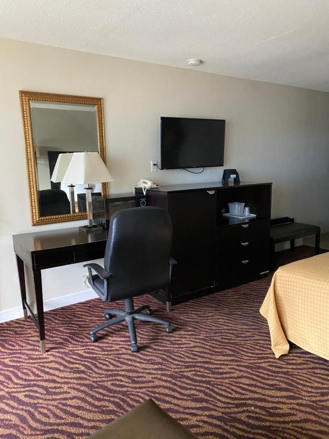 Red Carpet Inn & Suites - Danville Buitenkant foto